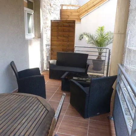 Le Chemin Des Pouzes Apartment Vallon-Pont-d'Arc Exterior photo