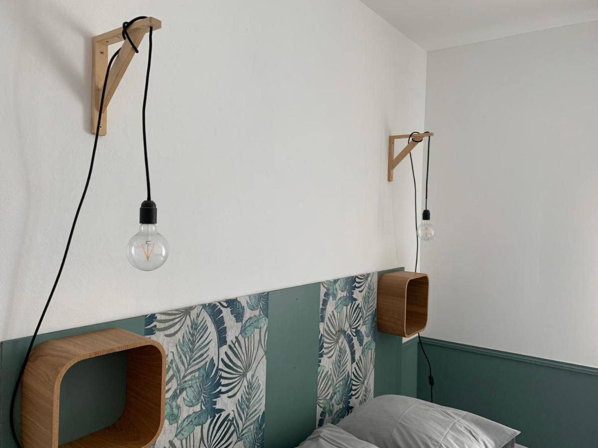 Le Chemin Des Pouzes Apartment *
